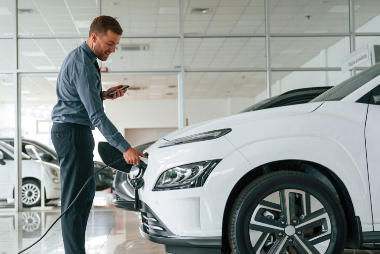 Menores ventas de vehículos eléctricos en agosto